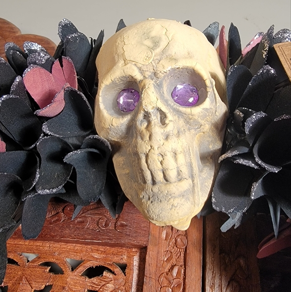 NWT Skull and Wood Flower Halloween Spooky Season Wreath - Picture 3 of 7